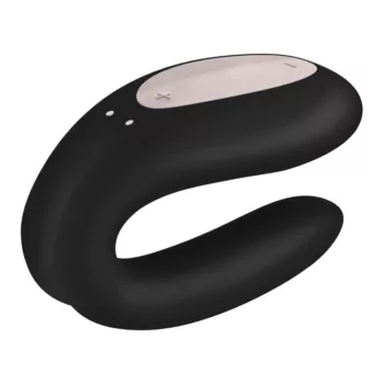 Satisfyer Double Joy Koppel Vibrator – een ergonomische duo vibrator voor koppels, voorzien van twee krachtige motoren voor gelijktijdige stimulatie van de clitoris en G-spot, gemaakt van lichaamsveilig siliconen, met meerdere vibratiestanden, intensiteiten, en app-bediening voor een gepersonaliseerde en gedeelde ervaring tijdens het vrijen.