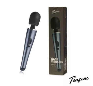 Black Lightning wand vibrator, krachtige massager met een flexibele kop voor gerichte stimulatie en volledige lichaamsmassages. Voorzien van meerdere vibratiestanden en snelheden voor variabele sensaties, gemaakt van zacht, lichaamsveilig materiaal voor comfortabel gebruik. Oplaadbaar en eenvoudig in gebruik, ideaal voor zowel solo- als partnerspel, perfect voor diepe ontspanning en intensieve stimulatie.