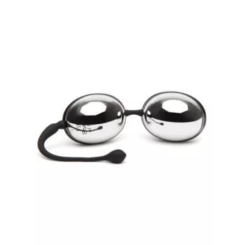 Fifty Shades of Grey Love Balls - Een stijlvolle set van vaginaballetjes, geïnspireerd door de beroemde boekenreeks, ontworpen voor het versterken van de bekkenbodemspieren en het vergroten van plezier en gevoeligheid. Gemaakt van zijdezacht siliconen voor een comfortabele pasvorm en eenvoudige reiniging. Ideaal voor zowel beginners als gevorderden, geleverd in een discrete opbergzak.